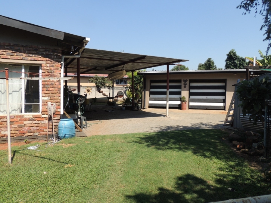 4 Bedroom Property for Sale in Oos Einde North West
